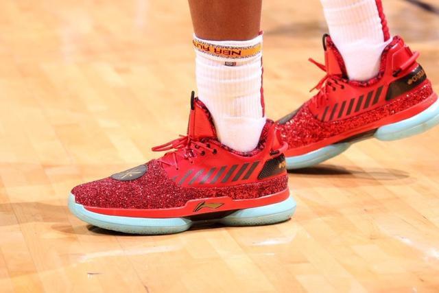 布克32分太阳送篮网5连败 活塞擒老鹰升至前六